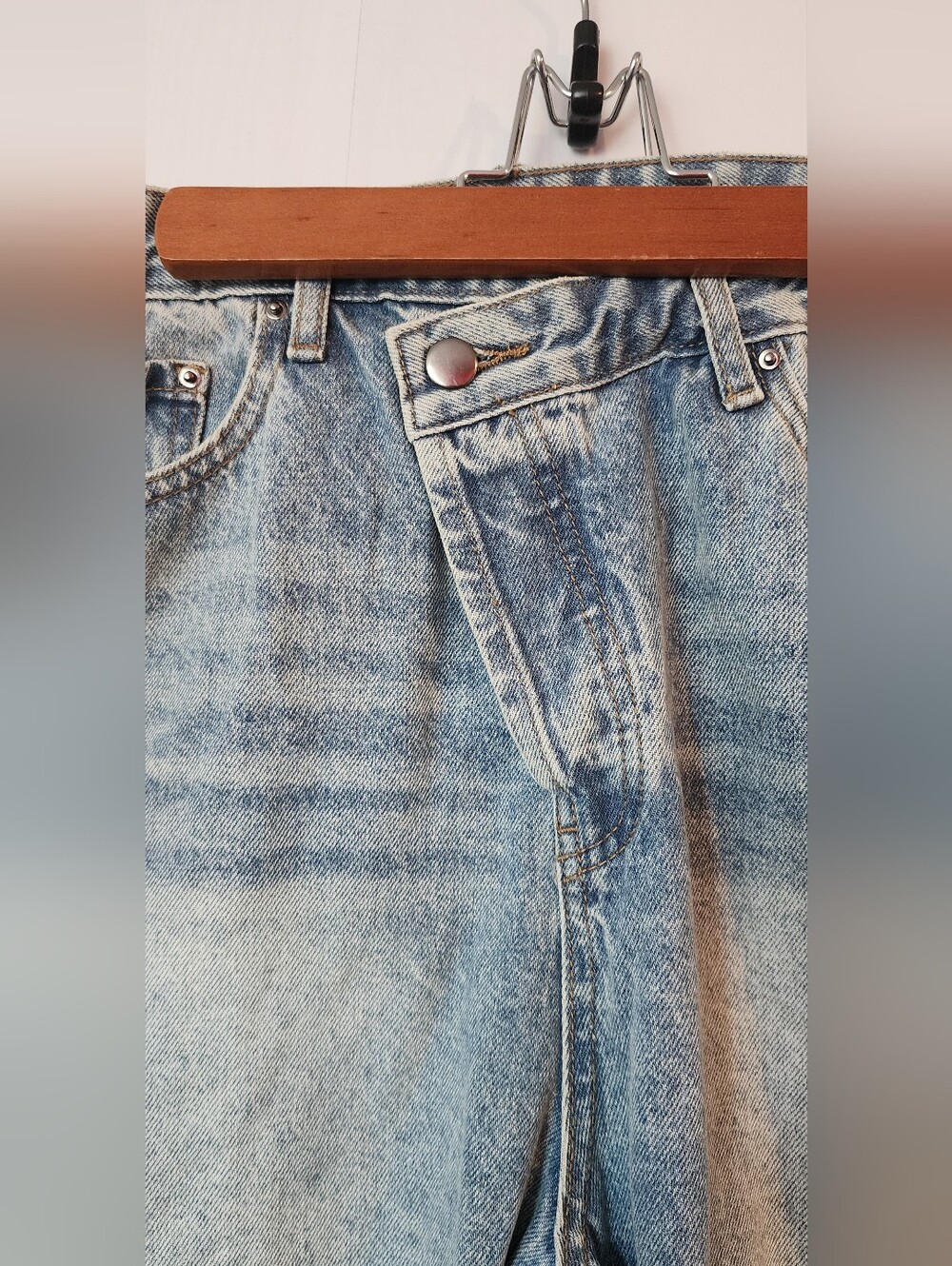 MICAS Women's High-Rise Straight Leg Jeans in Light Blue Wash Sz L 8-10 - Picture 4 of 14